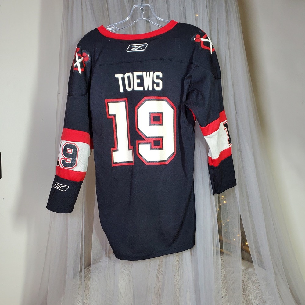 Reebok NHL Chicago Blackhawks Jersey Jonathan Toews 19 Kids L/XL Black Captain C